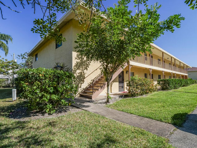 400 18th Street G2 Vero Beach, FL 32960 MLS# B26042630 2 beds | 2 baths | 1130 sqft